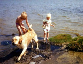 Billy und wir Kinder planschen